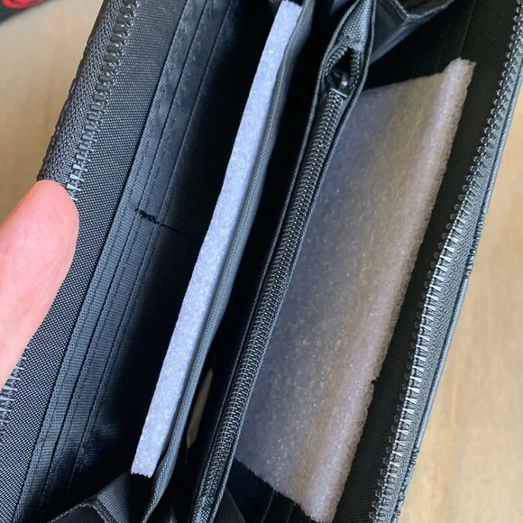 Ed Hardy Black and Red Embossed Satchel with matching wristlet set - Picture 4 of 9